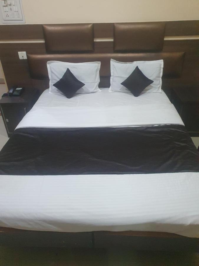 Hotel Anmol Ambikāpur Екстериор снимка