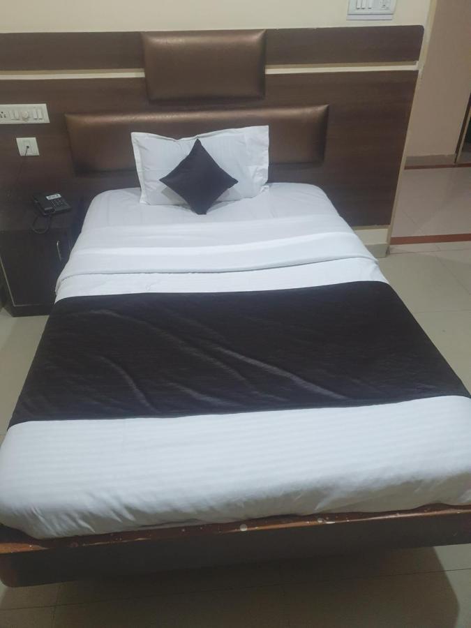 Hotel Anmol Ambikāpur Екстериор снимка