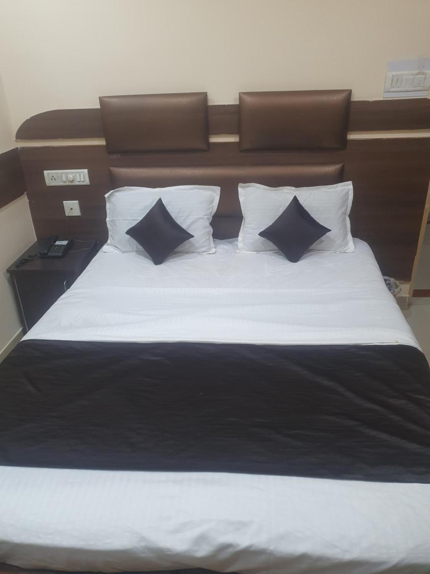 Hotel Anmol Ambikāpur Стая снимка